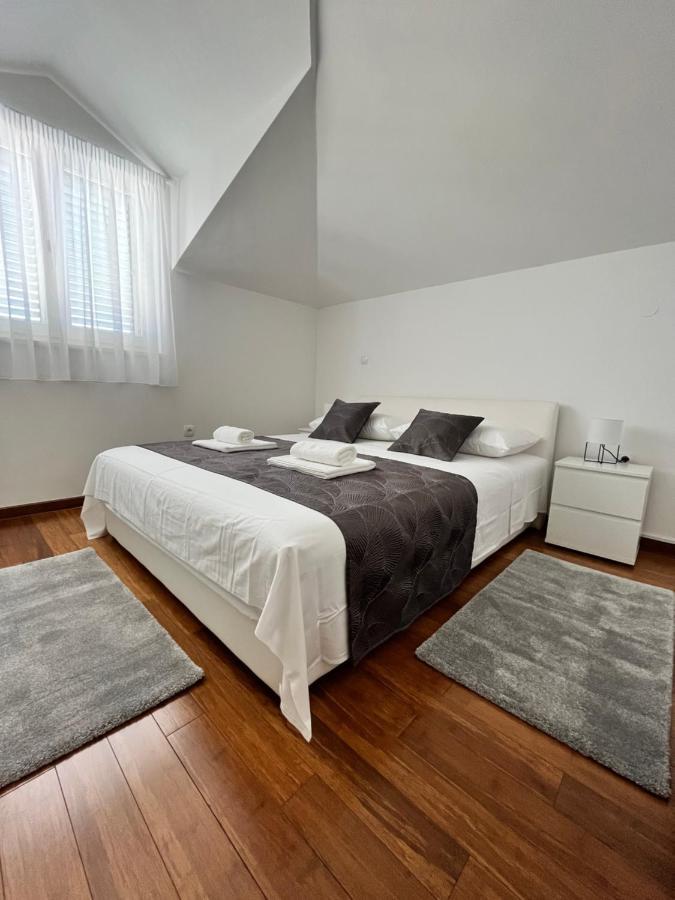 Sky - Beautiful Rooftop Apartment With Shared Pool Split Luaran gambar