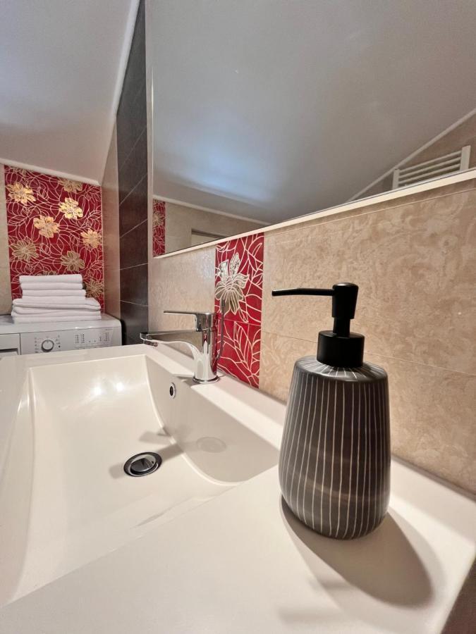 Sky - Beautiful Rooftop Apartment With Shared Pool Split Luaran gambar