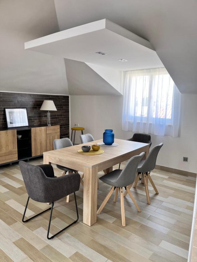 Sky - Beautiful Rooftop Apartment With Shared Pool Split Luaran gambar