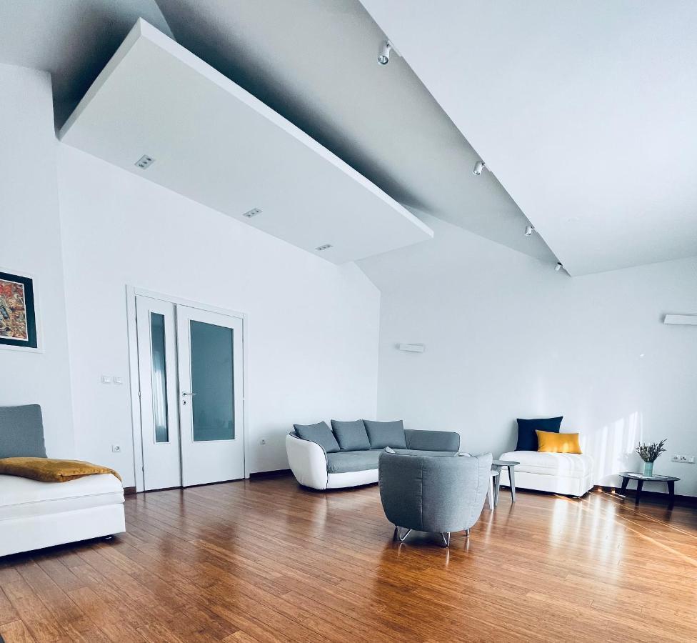 Sky - Beautiful Rooftop Apartment With Shared Pool Split Luaran gambar