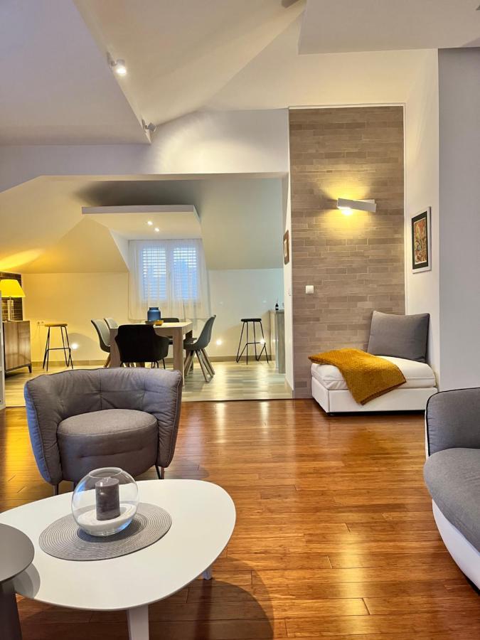 Sky - Beautiful Rooftop Apartment With Shared Pool Split Luaran gambar