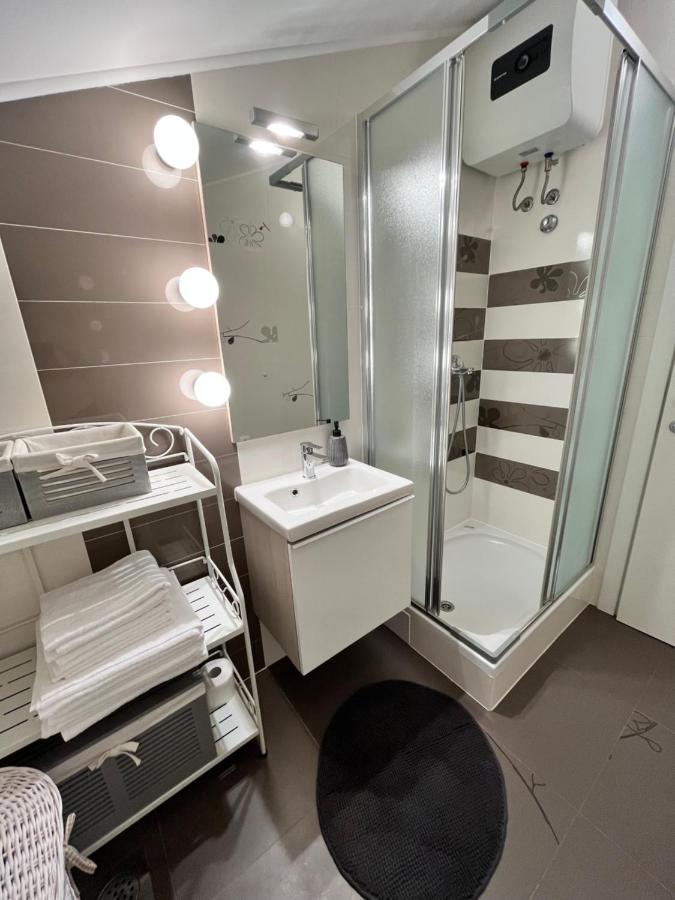 Sky - Beautiful Rooftop Apartment With Shared Pool Split Luaran gambar