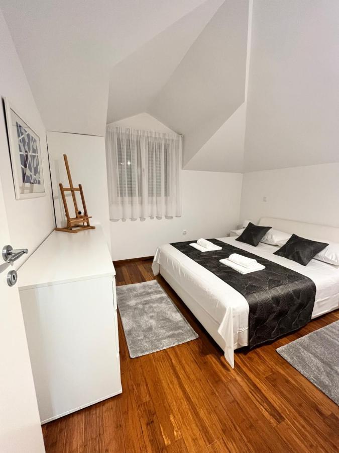 Sky - Beautiful Rooftop Apartment With Shared Pool Split Luaran gambar