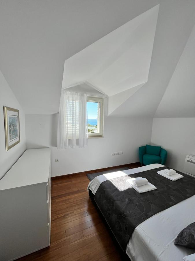 Sky - Beautiful Rooftop Apartment With Shared Pool Split Luaran gambar